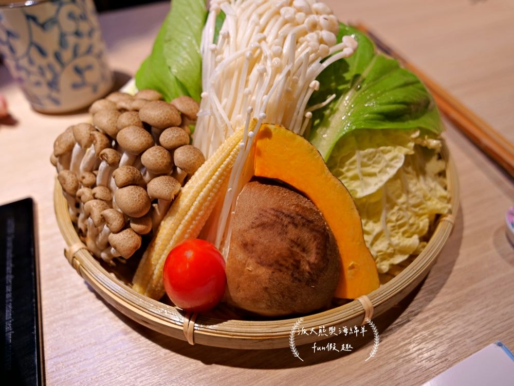 筠芝和牛本舖︱當頂級日本A5和牛遇到正宗關西式壽喜燒，搭配全程專人桌邊專業服務，讓人身心靈瞬間充電完成，充好充飽充滿超過癮!!!（店家另有販售來自日本各地A5和牛頂級食材）