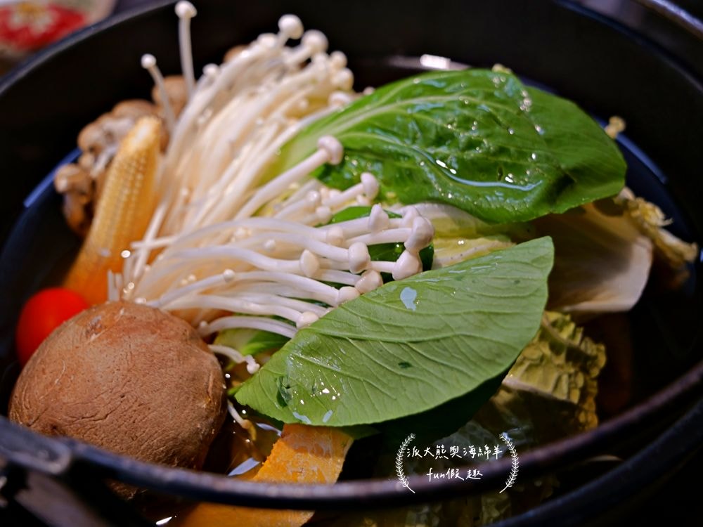 筠芝和牛本舖︱當頂級日本A5和牛遇到正宗關西式壽喜燒，搭配全程專人桌邊專業服務，讓人身心靈瞬間充電完成，充好充飽充滿超過癮!!!（店家另有販售來自日本各地A5和牛頂級食材）