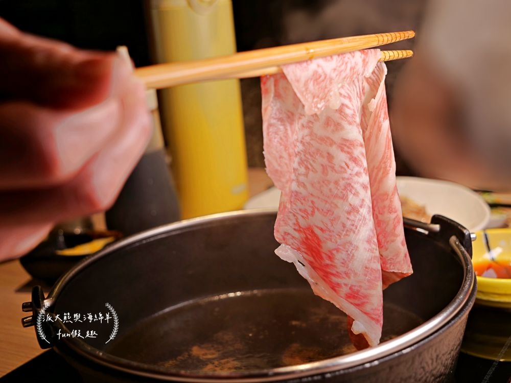 筠芝和牛本舖︱當頂級日本A5和牛遇到正宗關西式壽喜燒，搭配全程專人桌邊專業服務，讓人身心靈瞬間充電完成，充好充飽充滿超過癮!!!（店家另有販售來自日本各地A5和牛頂級食材）