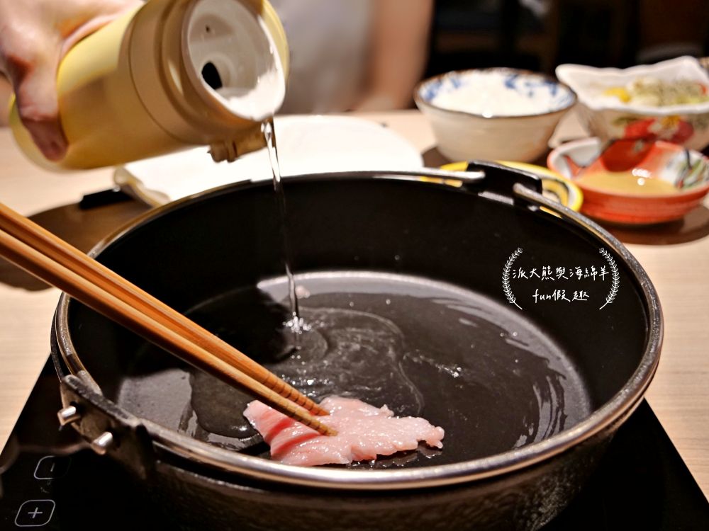 筠芝和牛本舖︱當頂級日本A5和牛遇到正宗關西式壽喜燒，搭配全程專人桌邊專業服務，讓人身心靈瞬間充電完成，充好充飽充滿超過癮!!!（店家另有販售來自日本各地A5和牛頂級食材）