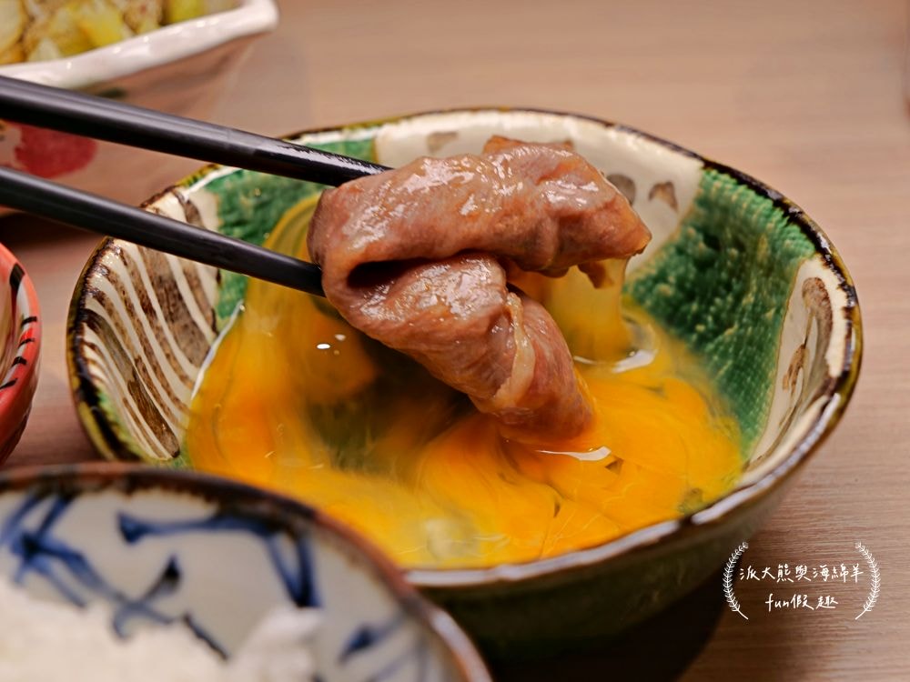 筠芝和牛本舖︱當頂級日本A5和牛遇到正宗關西式壽喜燒，搭配全程專人桌邊專業服務，讓人身心靈瞬間充電完成，充好充飽充滿超過癮!!!（店家另有販售來自日本各地A5和牛頂級食材）