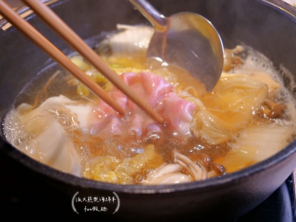 筠芝和牛本舖︱當頂級日本A5和牛遇到正宗關西式壽喜燒，搭配全程專人桌邊專業服務，讓人身心靈瞬間充電完成，充好充飽充滿超過癮!!!（店家另有販售來自日本各地A5和牛頂級食材）