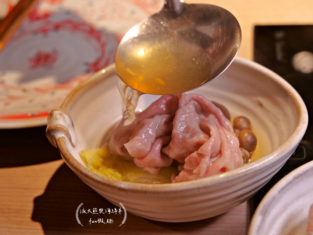 筠芝和牛本舖︱當頂級日本A5和牛遇到正宗關西式壽喜燒，搭配全程專人桌邊專業服務，讓人身心靈瞬間充電完成，充好充飽充滿超過癮!!!（店家另有販售來自日本各地A5和牛頂級食材）