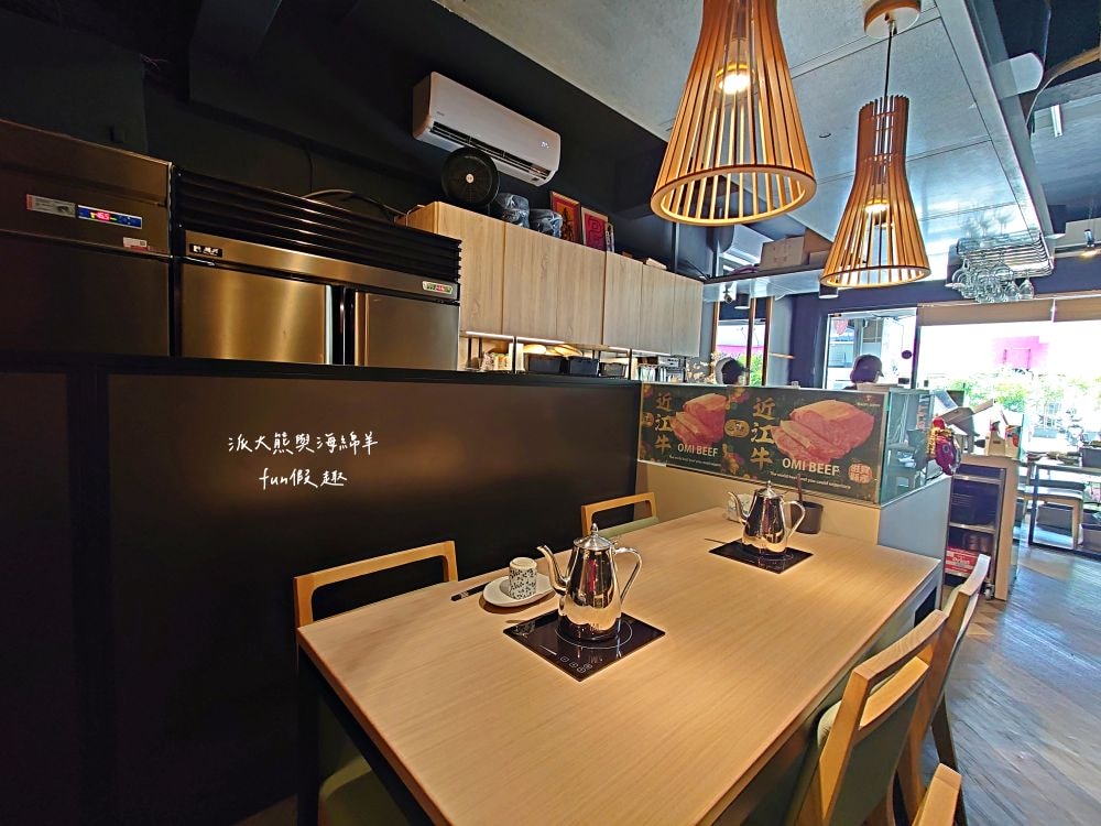 筠芝和牛本舖︱當頂級日本A5和牛遇到正宗關西式壽喜燒，搭配全程專人桌邊專業服務，讓人身心靈瞬間充電完成，充好充飽充滿超過癮!!!（店家另有販售來自日本各地A5和牛頂級食材）