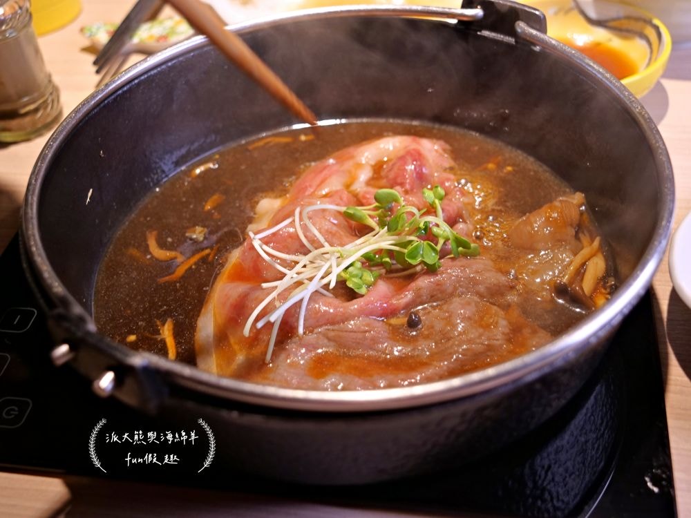 筠芝和牛本舖︱當頂級日本A5和牛遇到正宗關西式壽喜燒，搭配全程專人桌邊專業服務，讓人身心靈瞬間充電完成，充好充飽充滿超過癮!!!（店家另有販售來自日本各地A5和牛頂級食材）