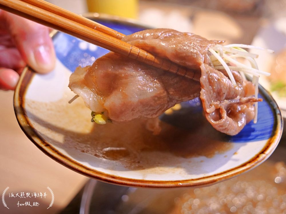 筠芝和牛本舖︱當頂級日本A5和牛遇到正宗關西式壽喜燒，搭配全程專人桌邊專業服務，讓人身心靈瞬間充電完成，充好充飽充滿超過癮!!!（店家另有販售來自日本各地A5和牛頂級食材）