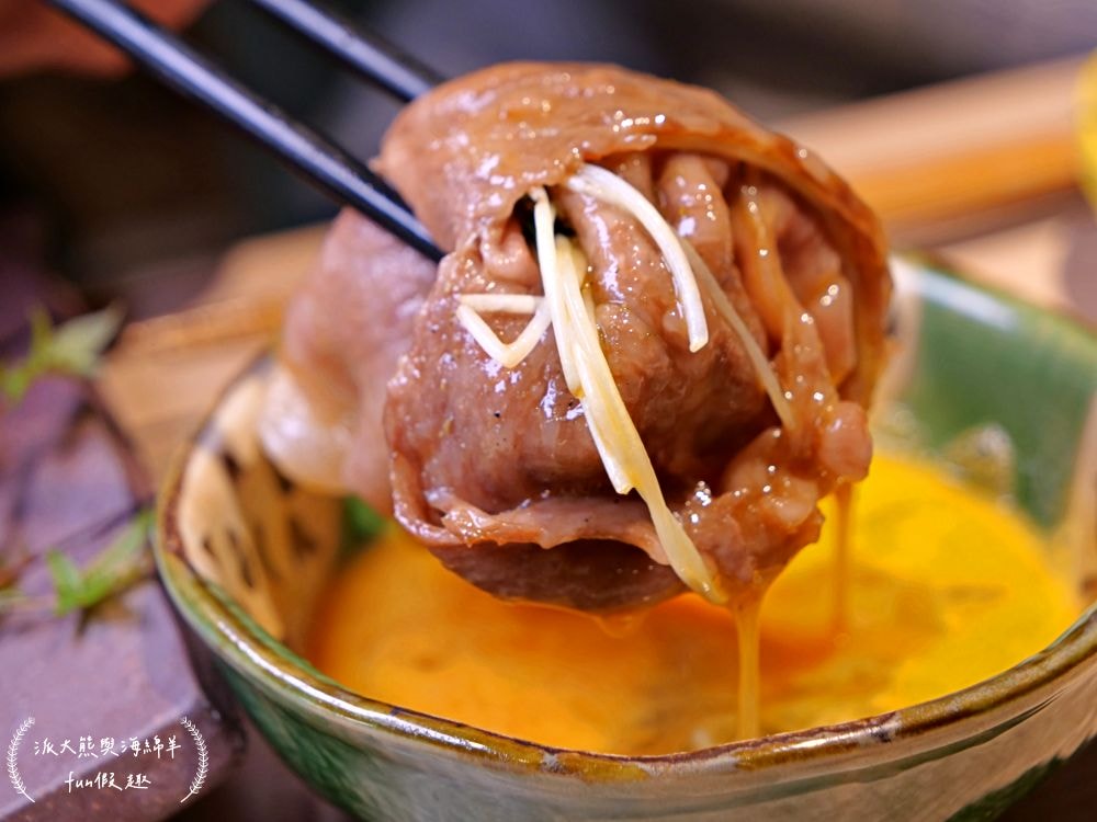 筠芝和牛本舖︱當頂級日本A5和牛遇到正宗關西式壽喜燒，搭配全程專人桌邊專業服務，讓人身心靈瞬間充電完成，充好充飽充滿超過癮!!!（店家另有販售來自日本各地A5和牛頂級食材）