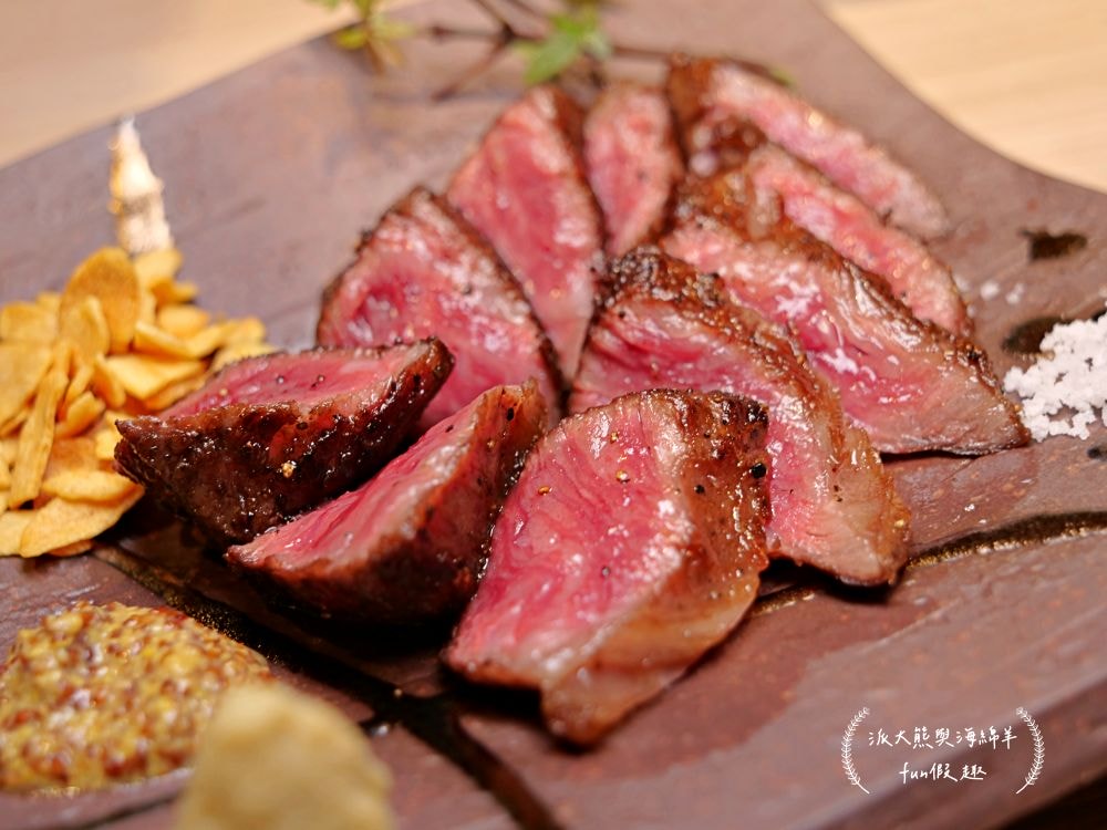 筠芝和牛本舖︱當頂級日本A5和牛遇到正宗關西式壽喜燒，搭配全程專人桌邊專業服務，讓人身心靈瞬間充電完成，充好充飽充滿超過癮!!!（店家另有販售來自日本各地A5和牛頂級食材）