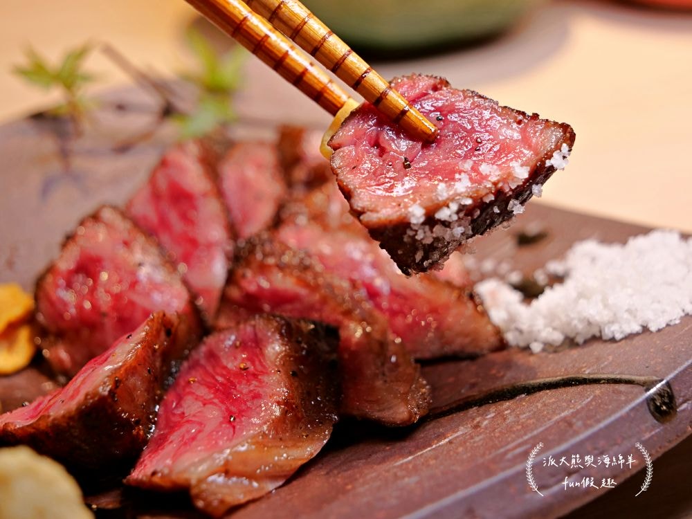 筠芝和牛本舖︱當頂級日本A5和牛遇到正宗關西式壽喜燒，搭配全程專人桌邊專業服務，讓人身心靈瞬間充電完成，充好充飽充滿超過癮!!!（店家另有販售來自日本各地A5和牛頂級食材）