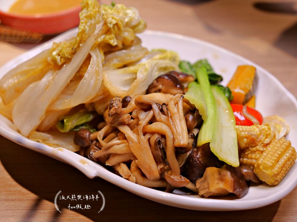 筠芝和牛本舖︱當頂級日本A5和牛遇到正宗關西式壽喜燒，搭配全程專人桌邊專業服務，讓人身心靈瞬間充電完成，充好充飽充滿超過癮!!!（店家另有販售來自日本各地A5和牛頂級食材）