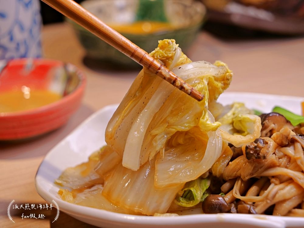 筠芝和牛本舖︱當頂級日本A5和牛遇到正宗關西式壽喜燒，搭配全程專人桌邊專業服務，讓人身心靈瞬間充電完成，充好充飽充滿超過癮!!!（店家另有販售來自日本各地A5和牛頂級食材）