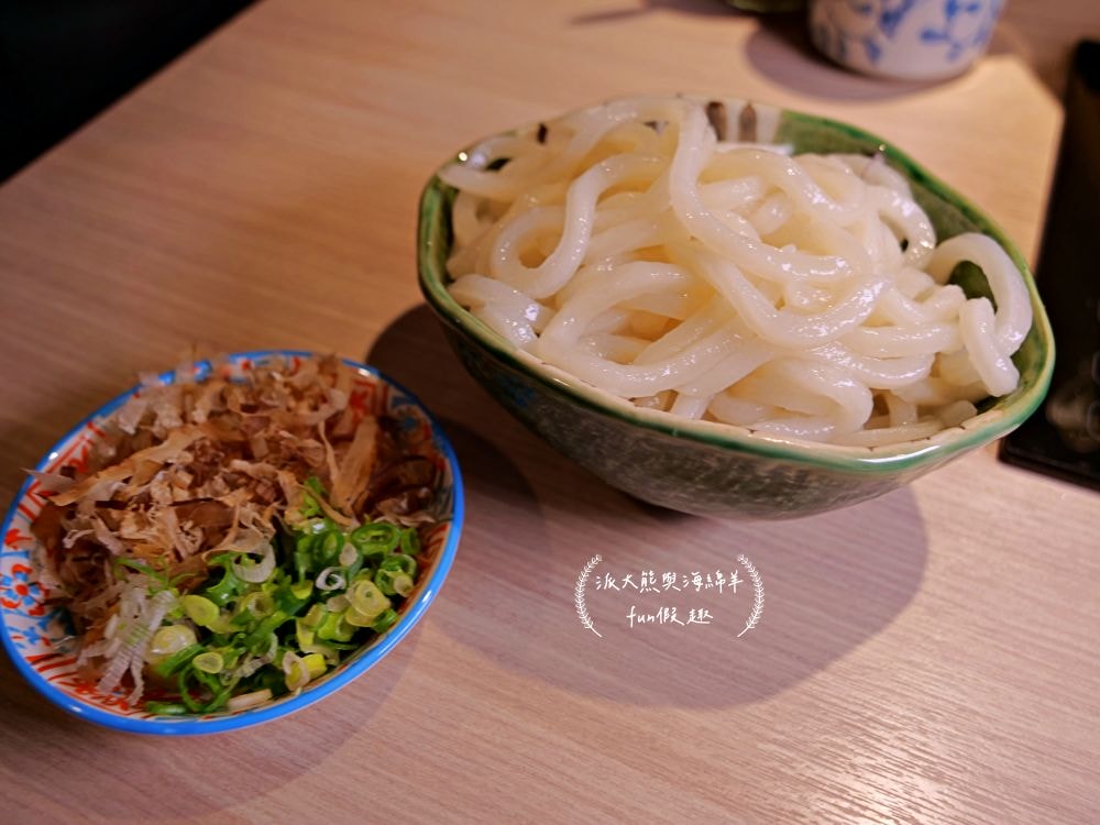 筠芝和牛本舖︱當頂級日本A5和牛遇到正宗關西式壽喜燒，搭配全程專人桌邊專業服務，讓人身心靈瞬間充電完成，充好充飽充滿超過癮!!!（店家另有販售來自日本各地A5和牛頂級食材）