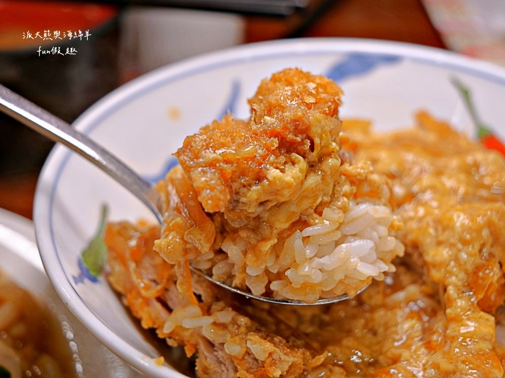 美觀園日本料理︱西門町超過70年老字號日本料理，秉持日料融合台菜元素，透過復古氛圍店面、選擇廣泛餐點與極高性價比，成為無數饕客造訪西門町指定必吃美食!!!