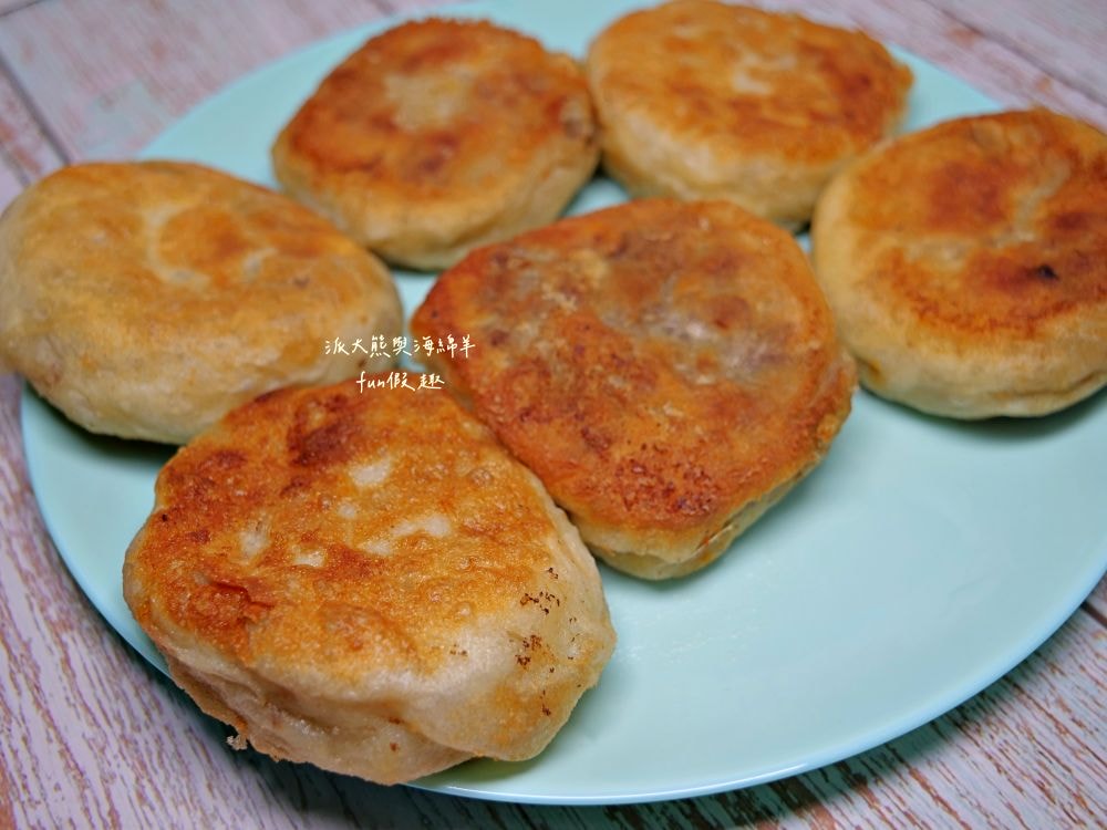 草屯光慧水煎包（總店）︱草屯虎山路的銅板美食，3種口味素食水煎包皮薄餡足，草屯人口袋美食中的最大公因數，飄香超過50年的在地老店!!!～