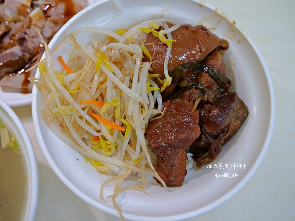 這間炒麵︱臺中太平高質感傳統早午餐，提供炒麵、魯肉飯、腳庫飯、大麵羹、黑白切、綜合湯等台式古早味，高CP值餐點搭配優質用餐環境，讓大家一大早就能元氣滿點!!!早上6點就營業囉～