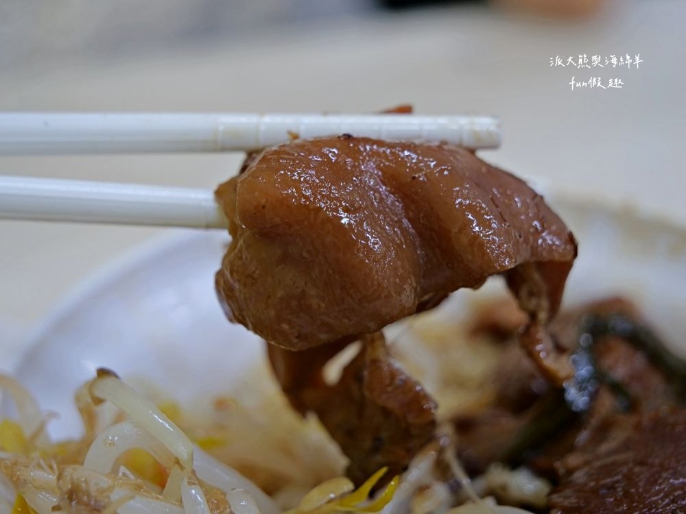 這間炒麵︱臺中太平高質感傳統早午餐，提供炒麵、魯肉飯、腳庫飯、大麵羹、黑白切、綜合湯等台式古早味，高CP值餐點搭配優質用餐環境，讓大家一大早就能元氣滿點!!!早上6點就營業囉～