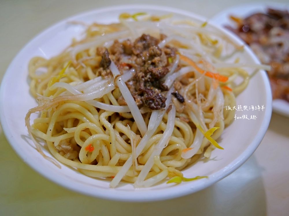 這間炒麵︱臺中太平高質感傳統早午餐，提供炒麵、魯肉飯、腳庫飯、大麵羹、黑白切、綜合湯等台式古早味，高CP值餐點搭配優質用餐環境，讓大家一大早就能元氣滿點!!!早上6點就營業囉～