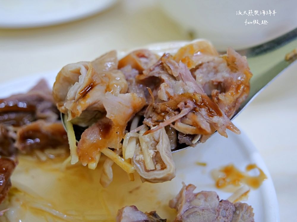 這間炒麵︱臺中太平高質感傳統早午餐，提供炒麵、魯肉飯、腳庫飯、大麵羹、黑白切、綜合湯等台式古早味，高CP值餐點搭配優質用餐環境，讓大家一大早就能元氣滿點!!!早上6點就營業囉～