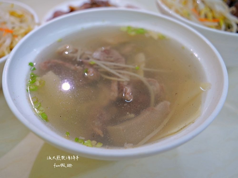 這間炒麵︱臺中太平高質感傳統早午餐，提供炒麵、魯肉飯、腳庫飯、大麵羹、黑白切、綜合湯等台式古早味，高CP值餐點搭配優質用餐環境，讓大家一大早就能元氣滿點!!!早上6點就營業囉～