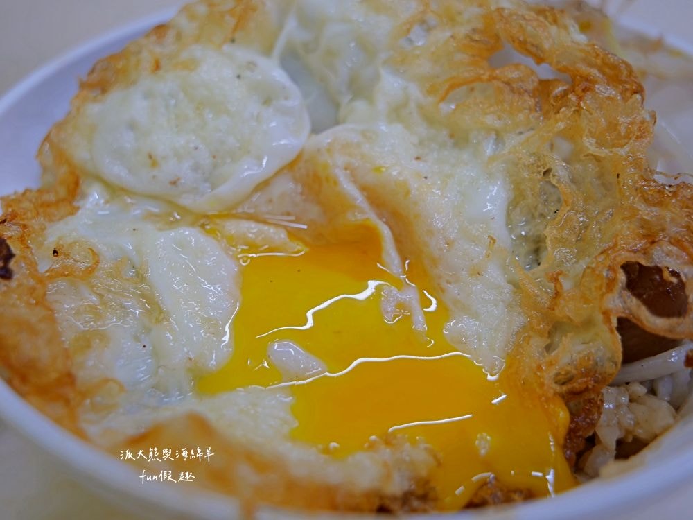 這間炒麵︱臺中太平高質感傳統早午餐，提供炒麵、魯肉飯、腳庫飯、大麵羹、黑白切、綜合湯等台式古早味，高CP值餐點搭配優質用餐環境，讓大家一大早就能元氣滿點!!!早上6點就營業囉～