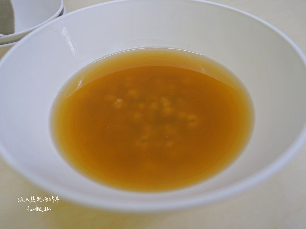 這間炒麵︱臺中太平高質感傳統早午餐，提供炒麵、魯肉飯、腳庫飯、大麵羹、黑白切、綜合湯等台式古早味，高CP值餐點搭配優質用餐環境，讓大家一大早就能元氣滿點!!!早上6點就營業囉～