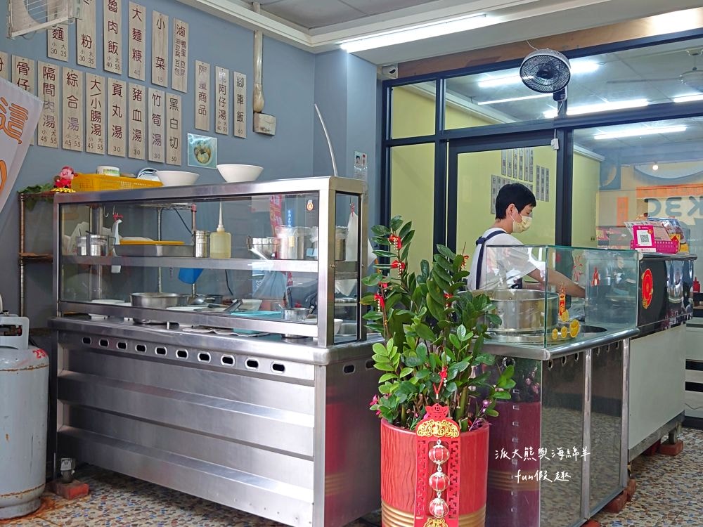 這間炒麵︱臺中太平高質感傳統早午餐，提供炒麵、魯肉飯、腳庫飯、大麵羹、黑白切、綜合湯等台式古早味，高CP值餐點搭配優質用餐環境，讓大家一大早就能元氣滿點!!!早上6點就營業囉～