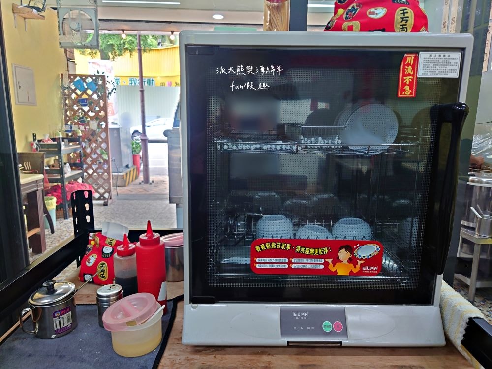 這間炒麵︱臺中太平高質感傳統早午餐，提供炒麵、魯肉飯、腳庫飯、大麵羹、黑白切、綜合湯等台式古早味，高CP值餐點搭配優質用餐環境，讓大家一大早就能元氣滿點!!!早上6點就營業囉～