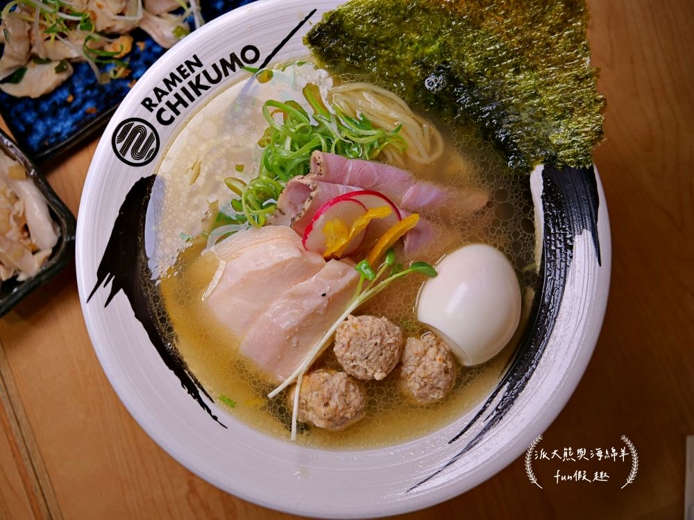 麵屋千雲︱鄰近捷運中山站，夜貓族首選日式拉麵店，招牌濃郁雞白湯搭配各種舒肥叉燒肉，讓這麵屋千雲越晚越飄香，湯麵或沾麵都很優質!!!～4.5顆星+萬人評論數!