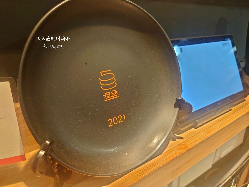 麵屋千雲︱鄰近捷運中山站，夜貓族首選日式拉麵店，招牌濃郁雞白湯搭配各種舒肥叉燒肉，讓這麵屋千雲越晚越飄香，湯麵或沾麵都很優質!!!～4.5顆星+萬人評論數!