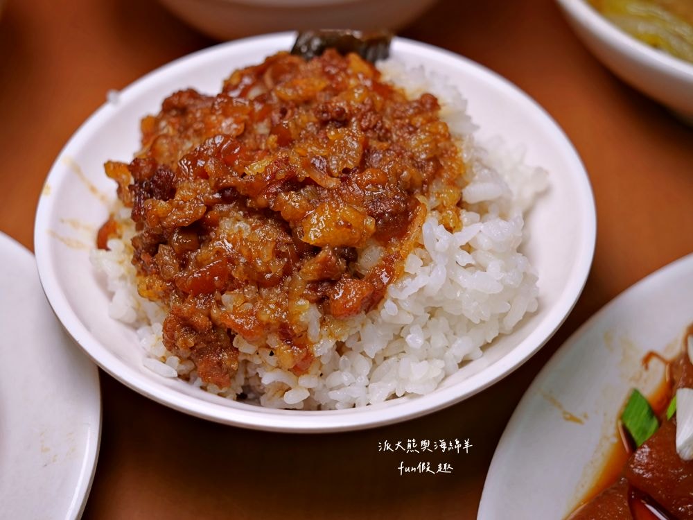 黃記魯肉飯|晴光商圈開店超過30年的魯肉飯,充滿CP值國民美食搭配優質用餐環境,難怪每天都是滿滿排隊人潮!!!新入選2024年米其林必比登推介&曾獲2021年亞洲50最佳餐廳「亞洲之粹」(Essence of Asia)~ - 第18張圖 黃記魯肉飯|晴光商圈開店超過30年的魯肉飯,充滿CP值國民美食搭配優質用餐環境,難怪每天都是滿滿排隊人潮!!!新入選2024年米其林必比登推介&曾獲2021年亞洲50最佳餐廳「亞洲之粹」(Essence of Asia)~