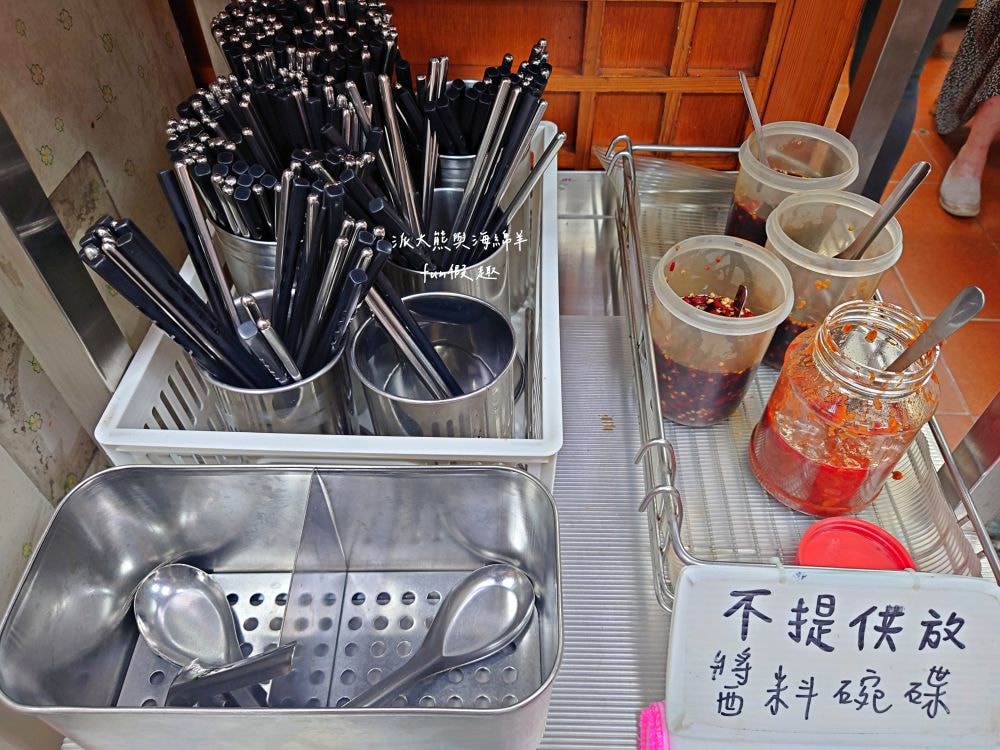 黃記魯肉飯｜晴光商圈開店超過30年的魯肉飯，充滿CP值國民美食搭配優質用餐環境，難怪每天都是滿滿排隊人潮!!!新入選2024年米其林必比登推介&曾獲2021年亞洲50最佳餐廳「亞洲之粹」（Essence of Asia）～