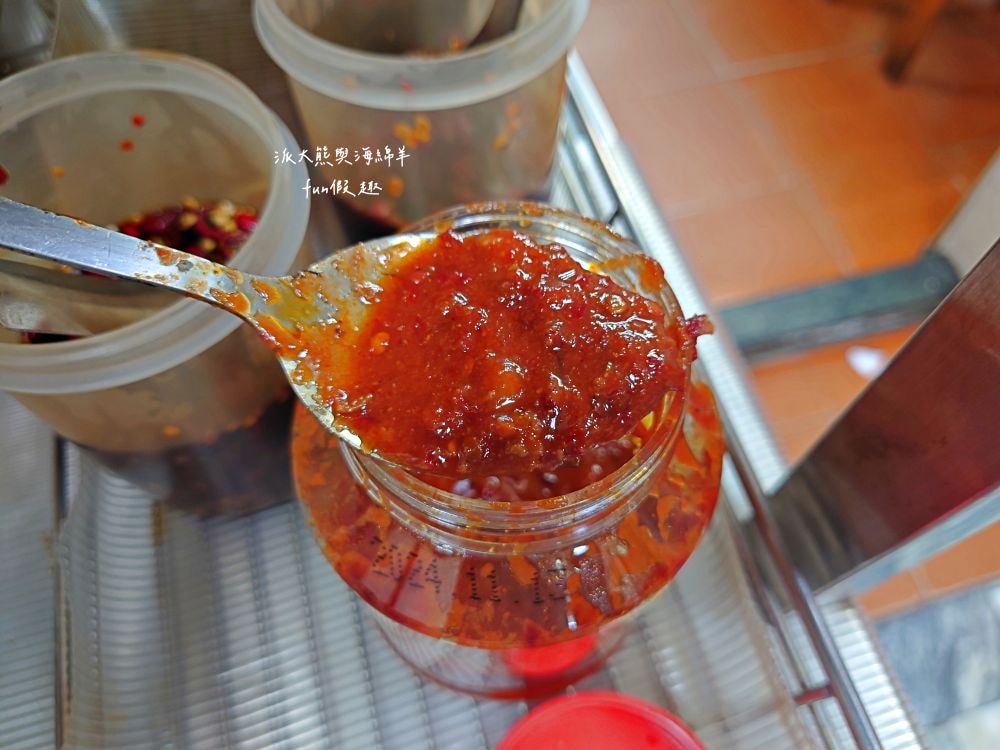 黃記魯肉飯｜晴光商圈開店超過30年的魯肉飯，充滿CP值國民美食搭配優質用餐環境，難怪每天都是滿滿排隊人潮!!!新入選2024年米其林必比登推介&曾獲2021年亞洲50最佳餐廳「亞洲之粹」（Essence of Asia）～