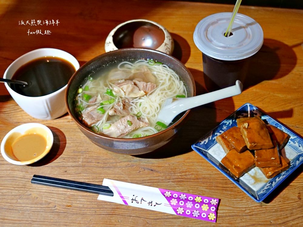 一碗小︱在花蓮巷弄裡遇見1930日式老宅，清燉紅燒牛羊肉麵風味獨特，在復古懷舊用餐氛圍享受花蓮悠閒慢活時光～