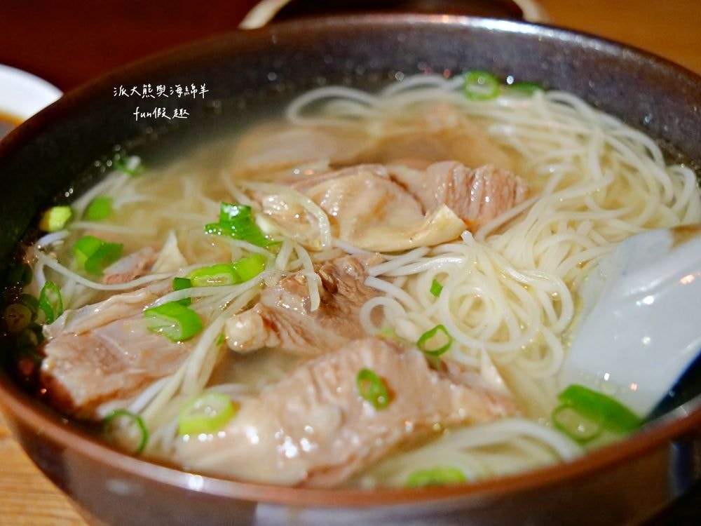 一碗小︱在花蓮巷弄裡遇見1930日式老宅，清燉紅燒牛羊肉麵風味獨特，在復古懷舊用餐氛圍享受花蓮悠閒慢活時光～