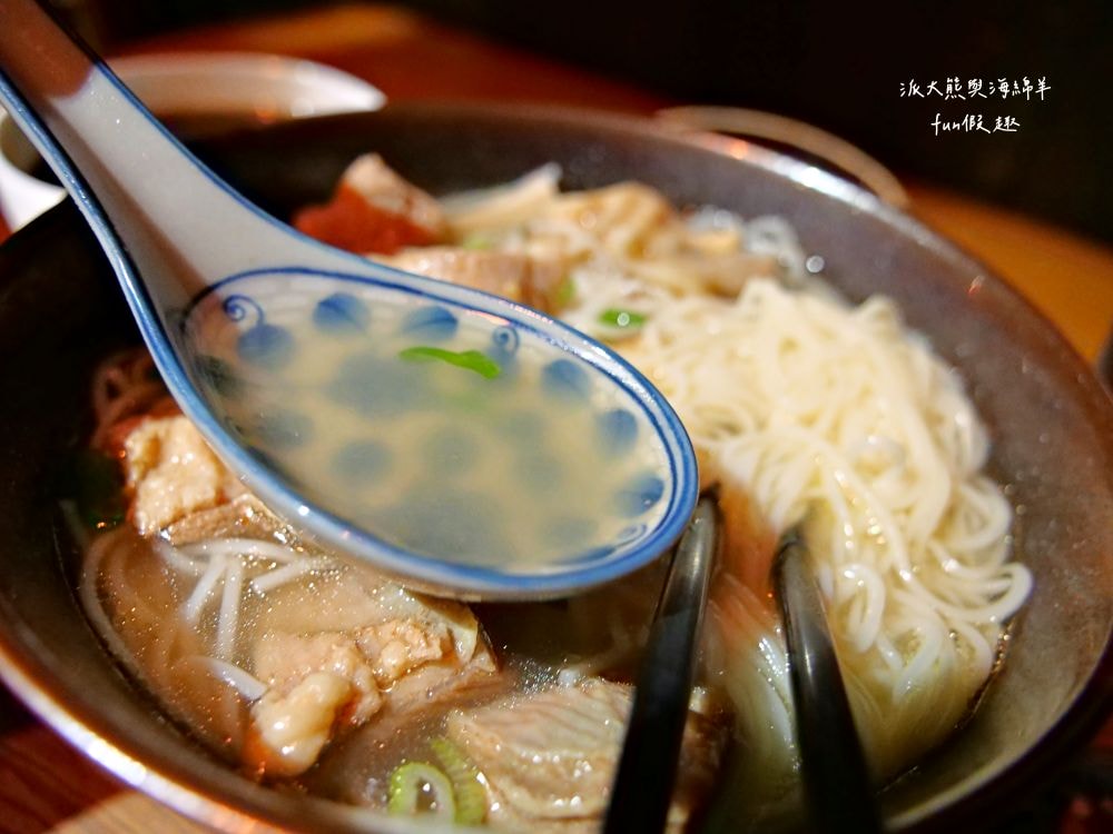 一碗小︱在花蓮巷弄裡遇見1930日式老宅，清燉紅燒牛羊肉麵風味獨特，在復古懷舊用餐氛圍享受花蓮悠閒慢活時光～