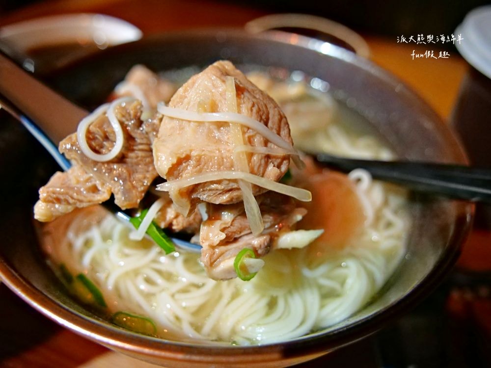 一碗小︱在花蓮巷弄裡遇見1930日式老宅，清燉紅燒牛羊肉麵風味獨特，在復古懷舊用餐氛圍享受花蓮悠閒慢活時光～