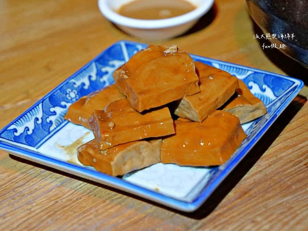 一碗小︱在花蓮巷弄裡遇見1930日式老宅，清燉紅燒牛羊肉麵風味獨特，在復古懷舊用餐氛圍享受花蓮悠閒慢活時光～