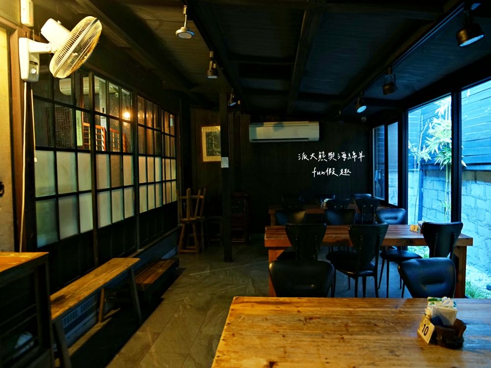 一碗小︱在花蓮巷弄裡遇見1930日式老宅，清燉紅燒牛羊肉麵風味獨特，在復古懷舊用餐氛圍享受花蓮悠閒慢活時光～