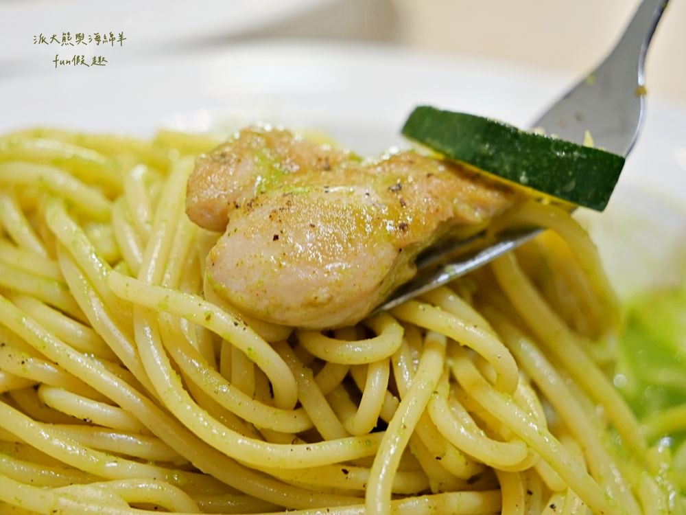 佐鹽︱鄰近南投縣文化局的義式餐館，供應燉飯、排餐、早午餐、義大利麵等精緻餐點，簡約舒適環境與高CP值套餐，是聚餐約會優質推薦!!!谷歌評論數僅約250則，但評價高達4.5星～