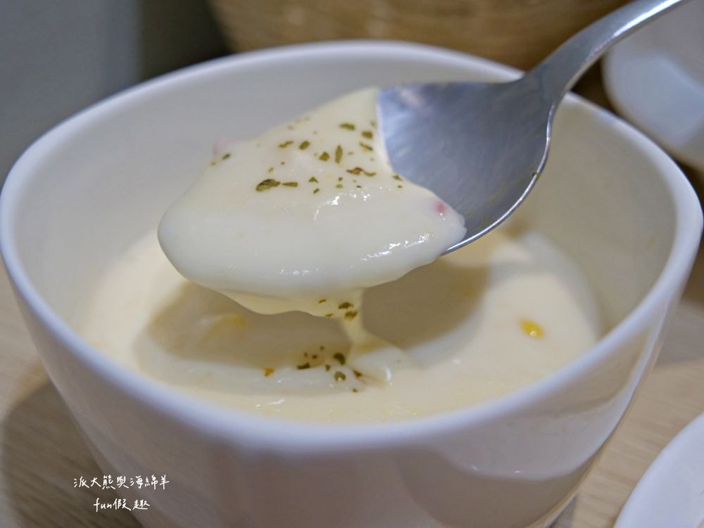 佐鹽︱鄰近南投縣文化局的義式餐館，供應燉飯、排餐、早午餐、義大利麵等精緻餐點，簡約舒適環境與高CP值套餐，是聚餐約會優質推薦!!!谷歌評論數僅約250則，但評價高達4.5星～