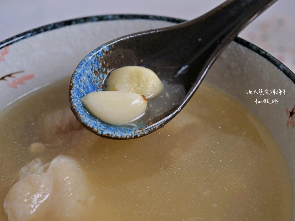 元榆牧場慢煲雞湯系列︱主打招牌放牧黑羽土雞及嚴選天然食材,經由文火耗時燉煮,拆封後電鍋隔水加熱即可食用,是今年秋冬進補最佳選擇!!!@合作體驗 - 第14張圖 元榆牧場慢煲雞湯系列︱主打招牌放牧黑羽土雞及嚴選天然食材,經由文火耗時燉煮,拆封後電鍋隔水加熱即可食用,是今年秋冬進補最佳選擇!!!@合作體驗