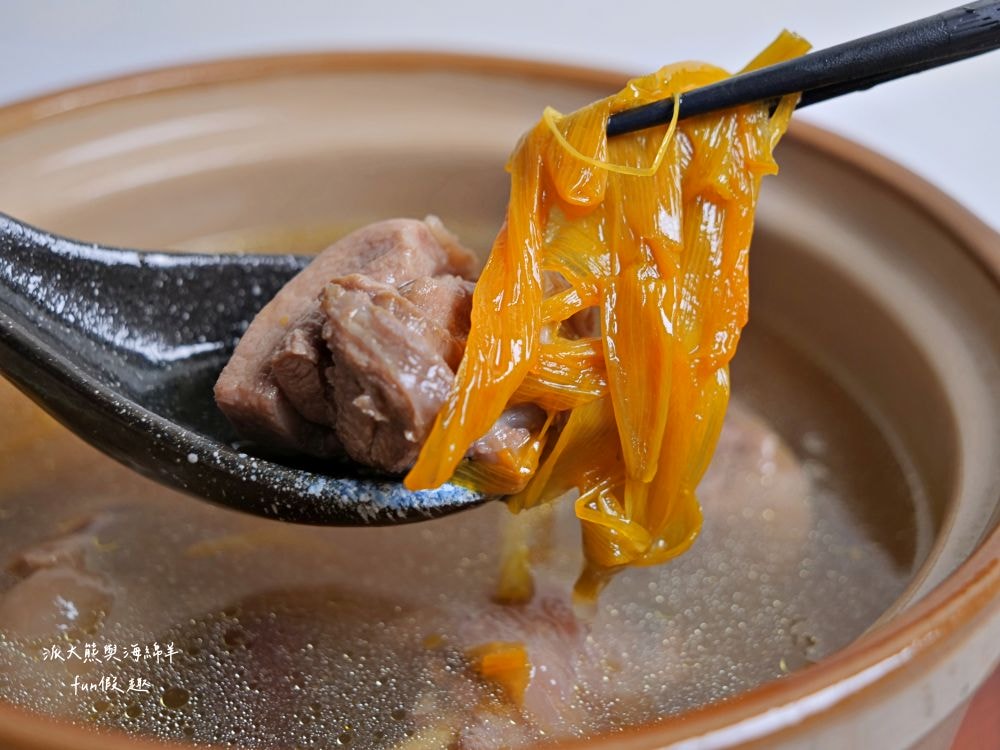 元榆牧場慢煲雞湯系列︱主打招牌放牧黑羽土雞及嚴選天然食材，經由文火耗時燉煮，拆封後電鍋隔水加熱即可食用，是今年秋冬進補最佳選擇!!!@合作體驗