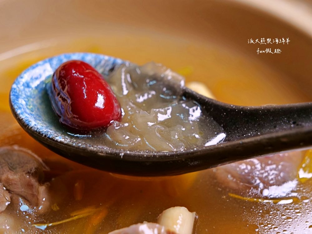 元榆牧場慢煲雞湯系列︱主打招牌放牧黑羽土雞及嚴選天然食材,經由文火耗時燉煮,拆封後電鍋隔水加熱即可食用,是今年秋冬進補最佳選擇!!!@合作體驗 - 第8張圖 元榆牧場慢煲雞湯系列︱主打招牌放牧黑羽土雞及嚴選天然食材,經由文火耗時燉煮,拆封後電鍋隔水加熱即可食用,是今年秋冬進補最佳選擇!!!@合作體驗