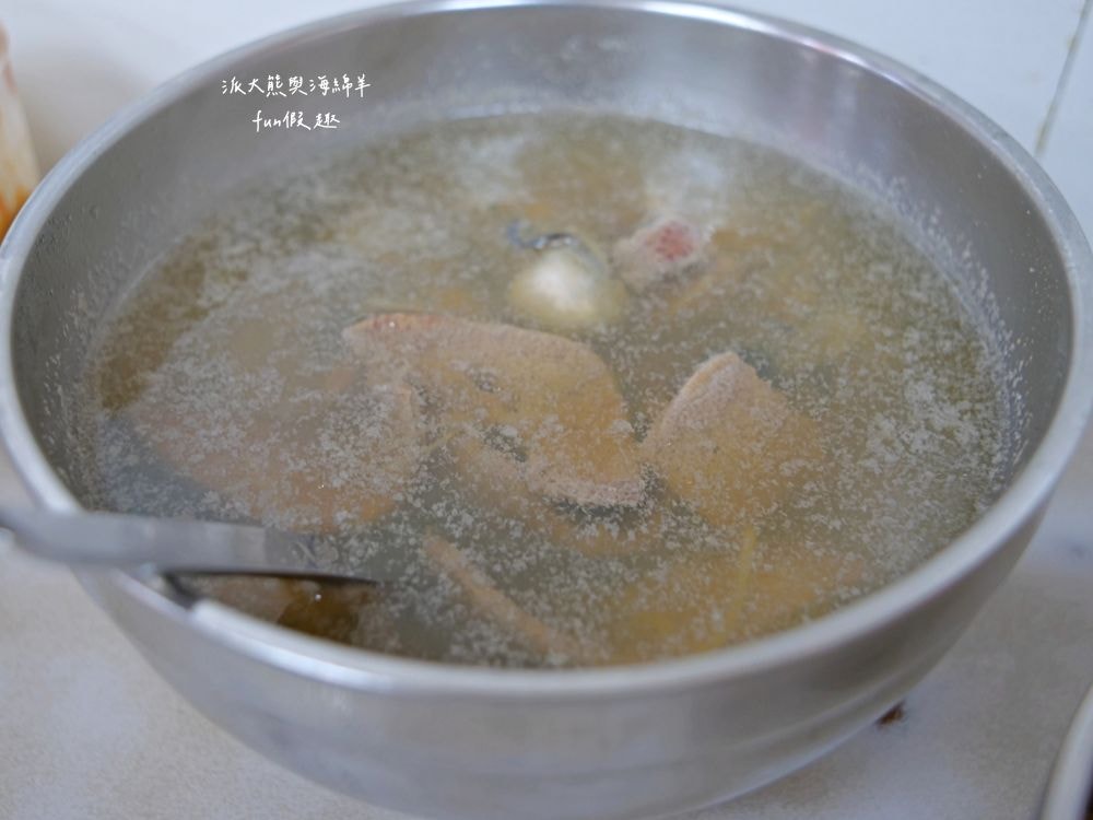 大橋頭老牌筒仔米糕︱超過50年的老牌筒仔米糕,肥瘦米糕搭配現燙海陸湯,不愧是米其林必比登推介連續進榜6年的古早味美食~創立於1973年,第三代接手! - 第24張圖 大橋頭老牌筒仔米糕︱超過50年的老牌筒仔米糕,肥瘦米糕搭配現燙海陸湯,不愧是米其林必比登推介連續進榜6年的古早味美食~創立於1973年,第三代接手!