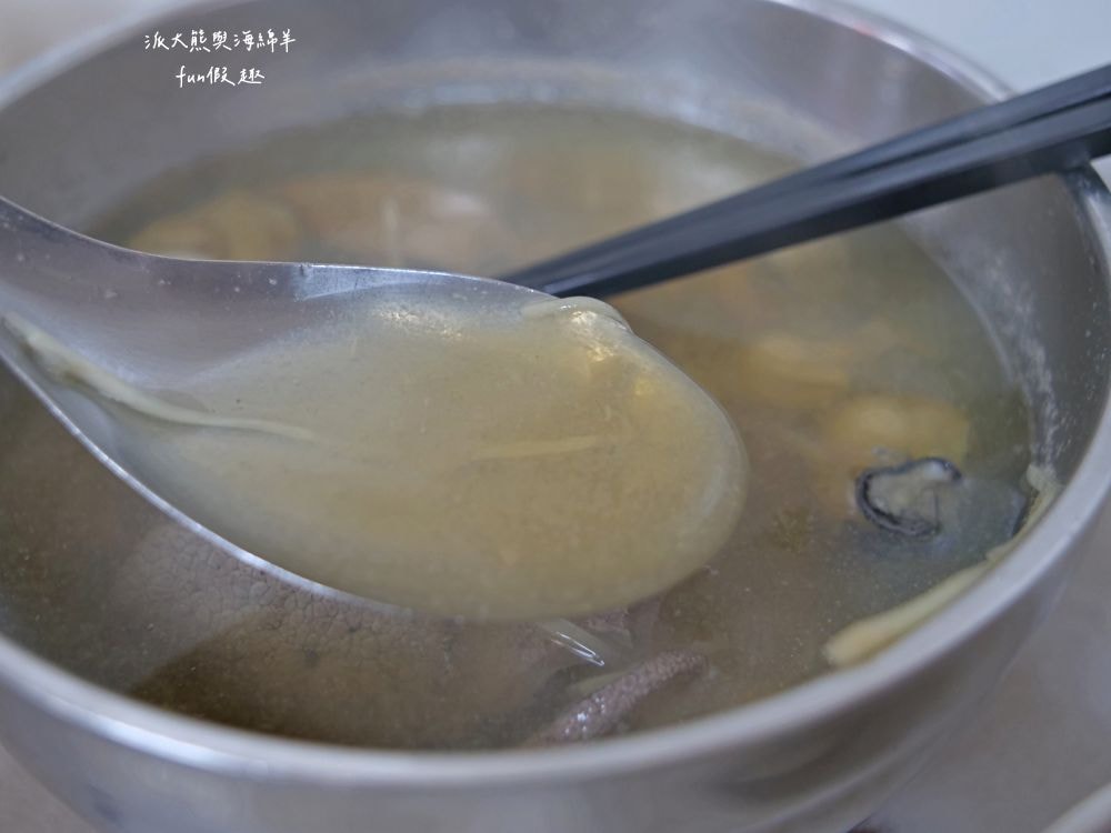 大橋頭老牌筒仔米糕︱超過50年的老牌筒仔米糕,肥瘦米糕搭配現燙海陸湯,不愧是米其林必比登推介連續進榜6年的古早味美食~創立於1973年,第三代接手! - 第27張圖 大橋頭老牌筒仔米糕︱超過50年的老牌筒仔米糕,肥瘦米糕搭配現燙海陸湯,不愧是米其林必比登推介連續進榜6年的古早味美食~創立於1973年,第三代接手!