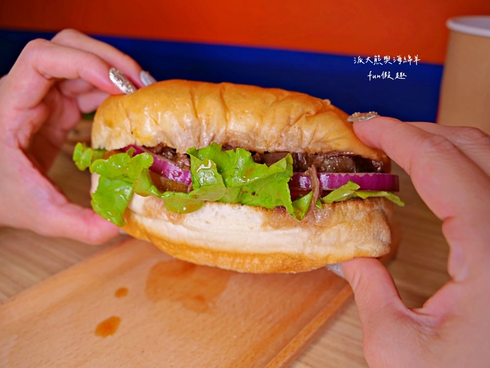 巡堡餐飲︱草屯新開幕原肉漢堡專賣店，7種招牌原肉漢堡與3種水耕生菜原肉餐盒，大口吃肉讓人滿足過癮!還有單品耶加雪菲與古早味紅薯餅～113.10.30正式開幕!