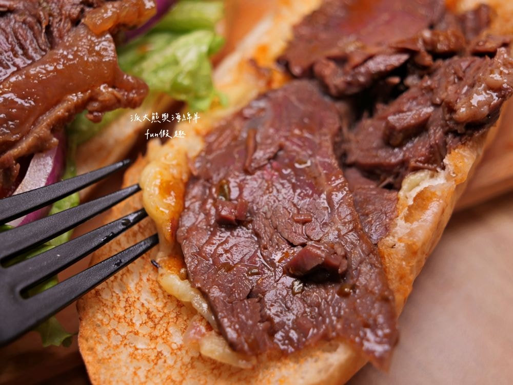 巡堡餐飲︱草屯新開幕原肉漢堡專賣店，7種招牌原肉漢堡與3種水耕生菜原肉餐盒，大口吃肉讓人滿足過癮!還有單品耶加雪菲與古早味紅薯餅～113.10.30正式開幕!