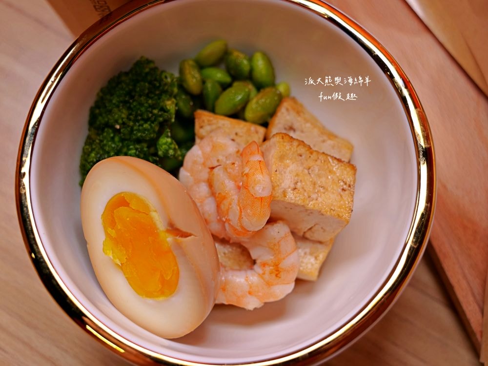 巡堡餐飲︱草屯新開幕原肉漢堡專賣店，7種招牌原肉漢堡與3種水耕生菜原肉餐盒，大口吃肉讓人滿足過癮!還有單品耶加雪菲與古早味紅薯餅～113.10.30正式開幕!