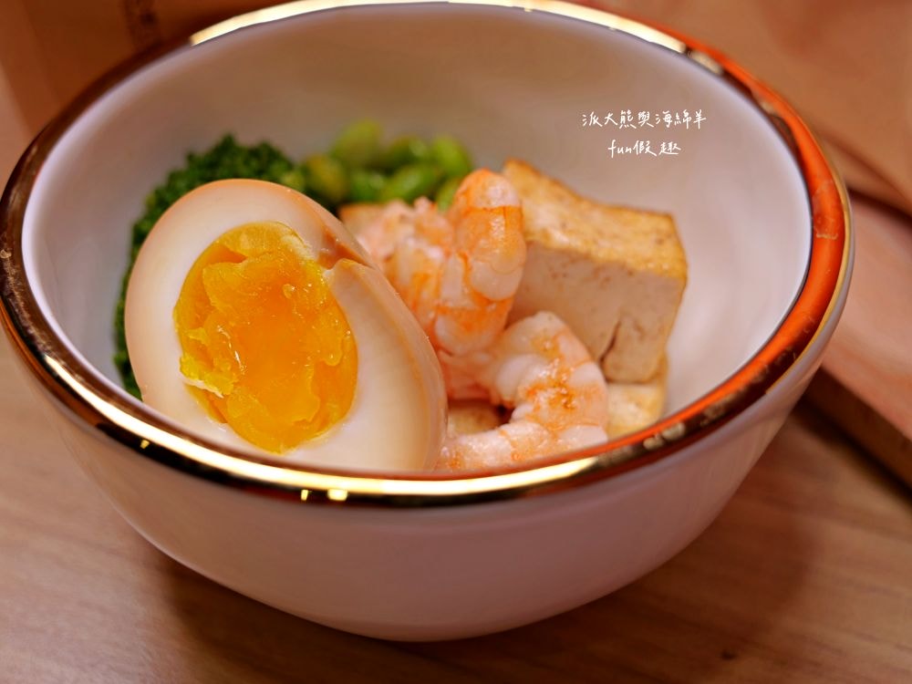 巡堡餐飲︱草屯新開幕原肉漢堡專賣店，7種招牌原肉漢堡與3種水耕生菜原肉餐盒，大口吃肉讓人滿足過癮!還有單品耶加雪菲與古早味紅薯餅～113.10.30正式開幕!