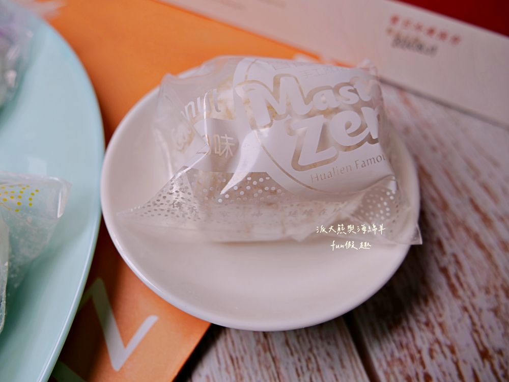 曾師傅麻糬︱9種口味全收集，經典招牌手工麻糬花蓮伴手禮，外皮Q彈、內餡飽滿，送禮自用兩相宜，其他還有御竹糕、來吃餅、紫御酥、搖搖曼波等在地特色產品，一次購足超方便!!!